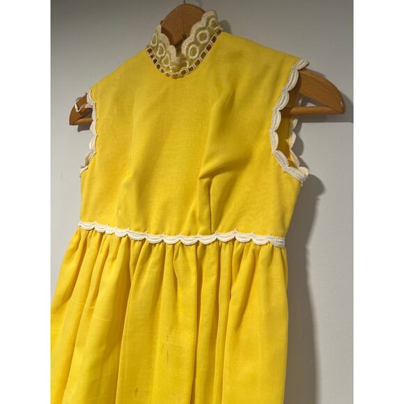 Vintage 1960s Yellow High Neck Column Dress w White Lace Contract Trim Small JL - Picture 4 of 12